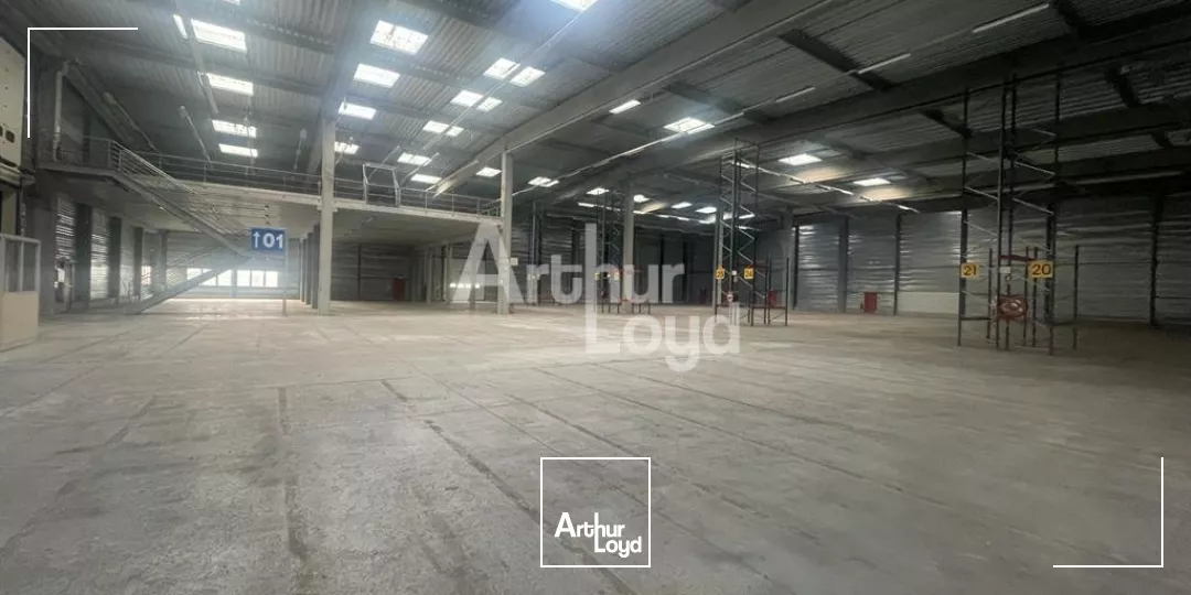 MER - LOCATION ENTREPOTS 9750 M² - ACCES A10 IMMEDIAT